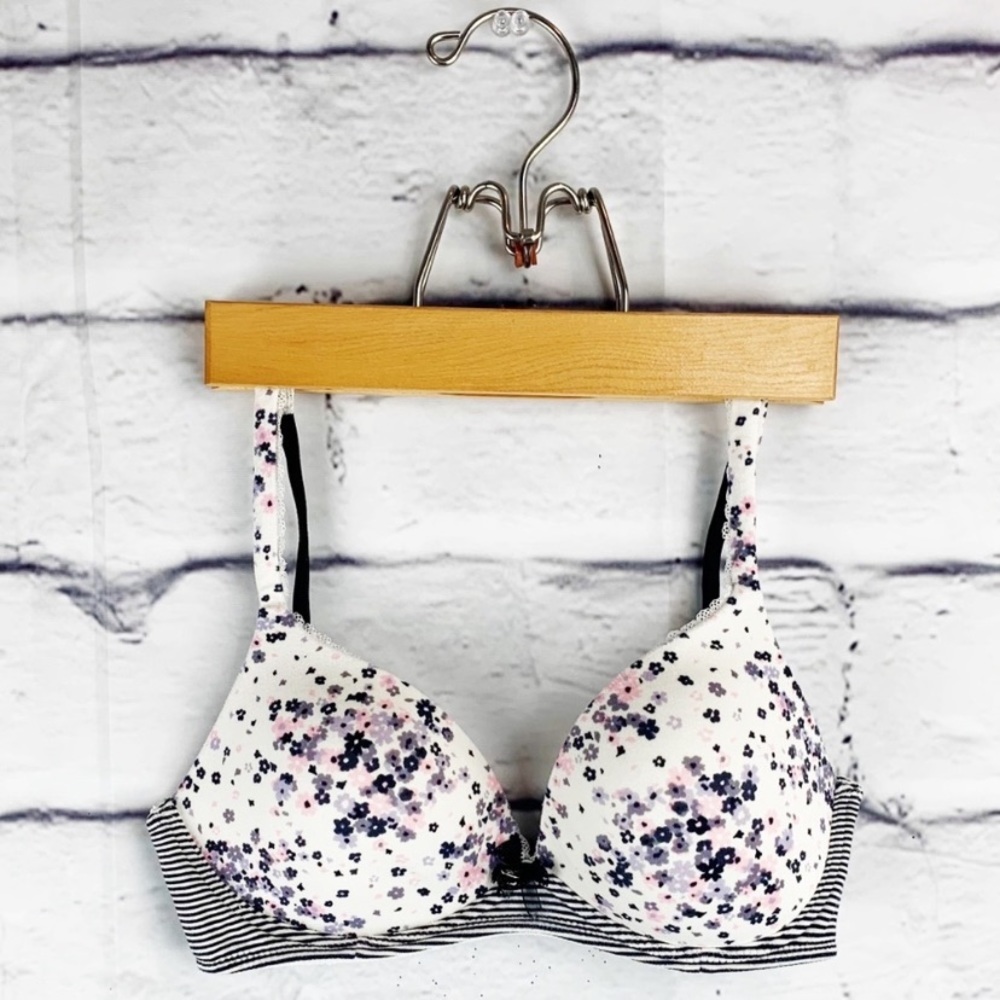Victoria’s Secret no wire lined bra